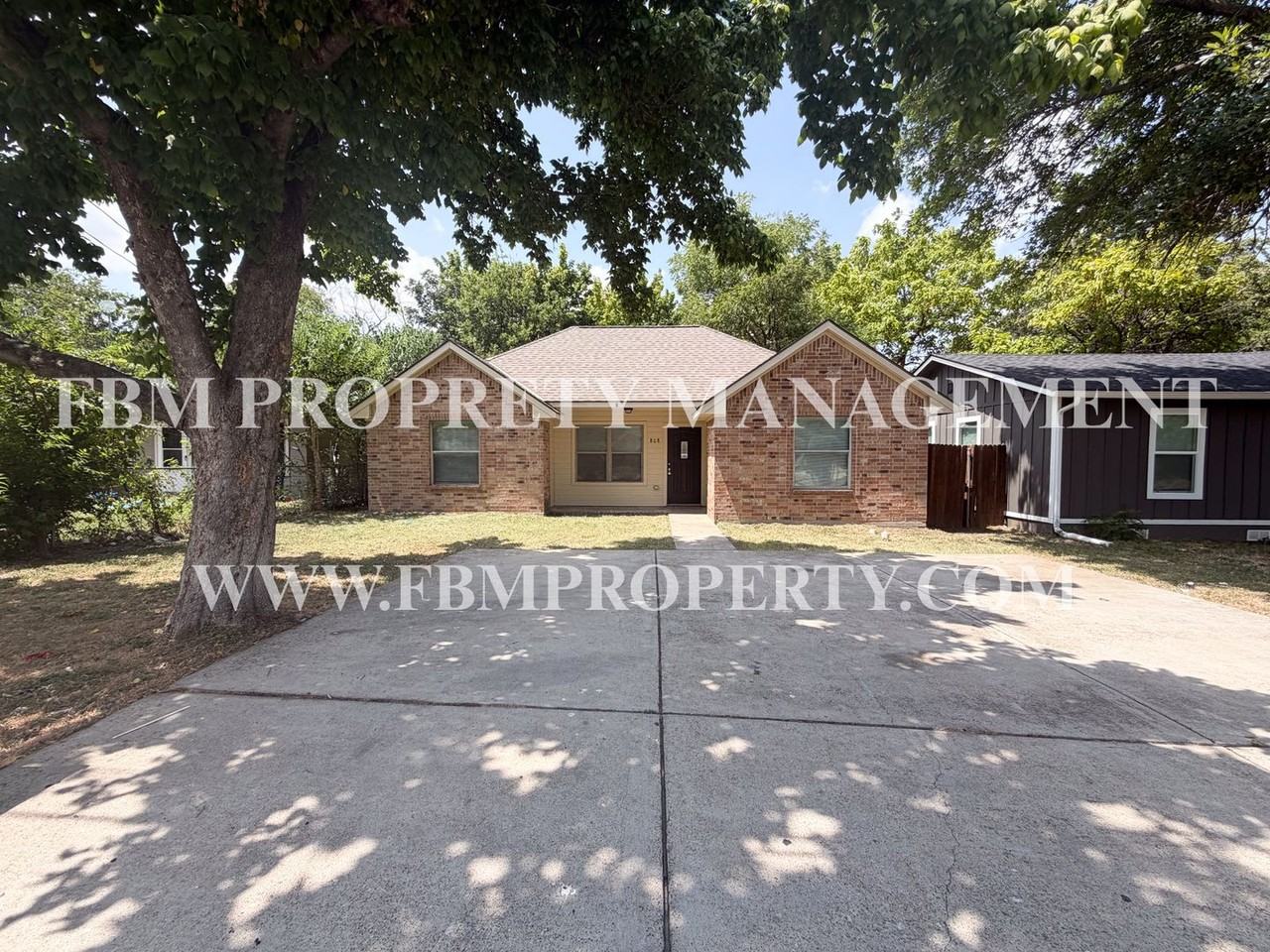 808 Metropolitan St - Photo 2 of 23