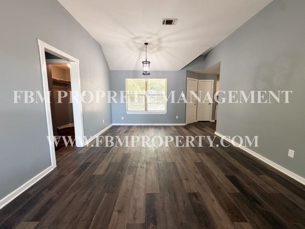 808 Metropolitan St - Photo 4 of 23