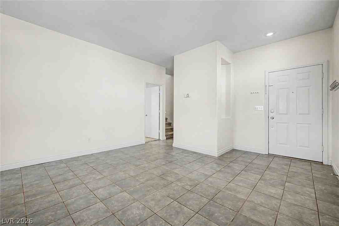 2392 Predera Ave - Photo 4 of 38