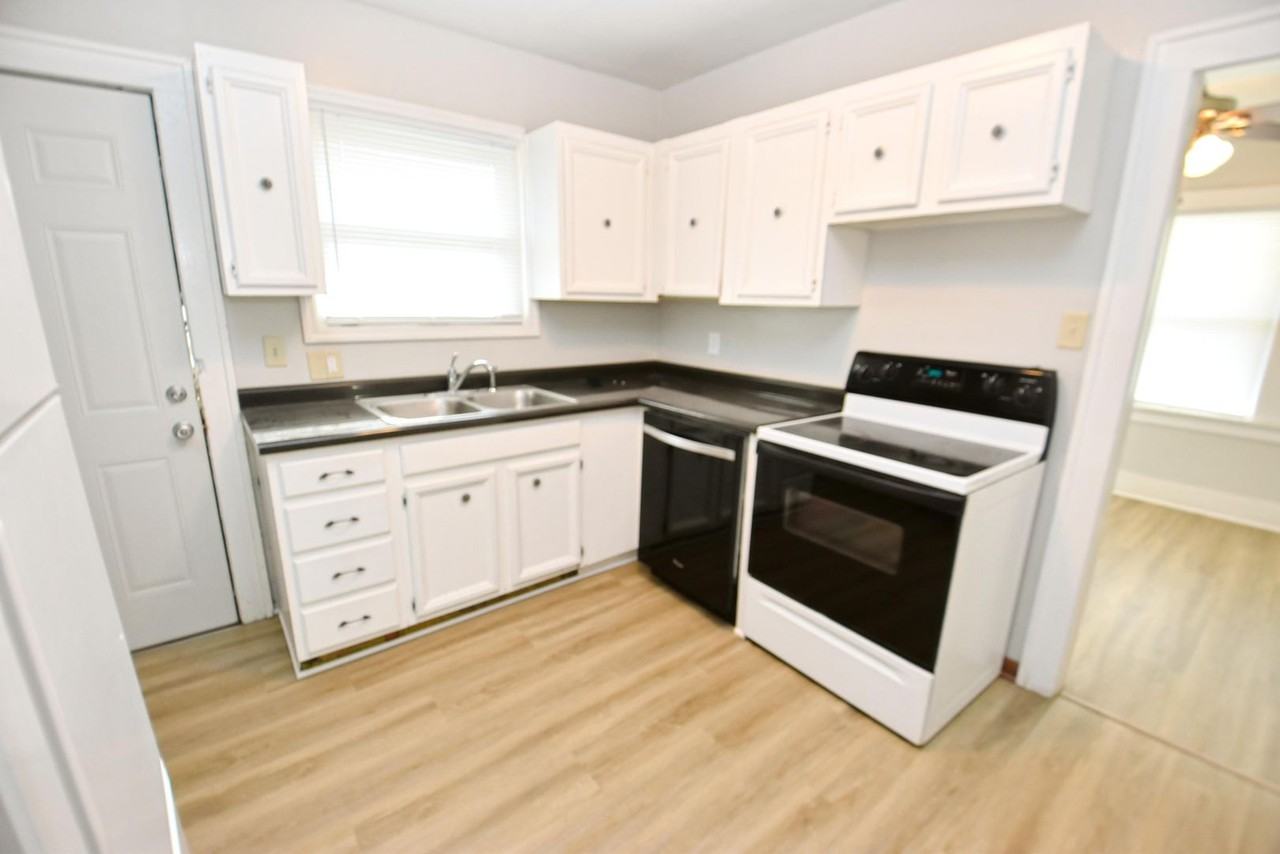 1315 Longfellow Ave - Photo 2 of 19