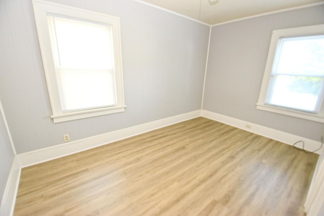 1315 Longfellow Ave - Photo 7 of 19