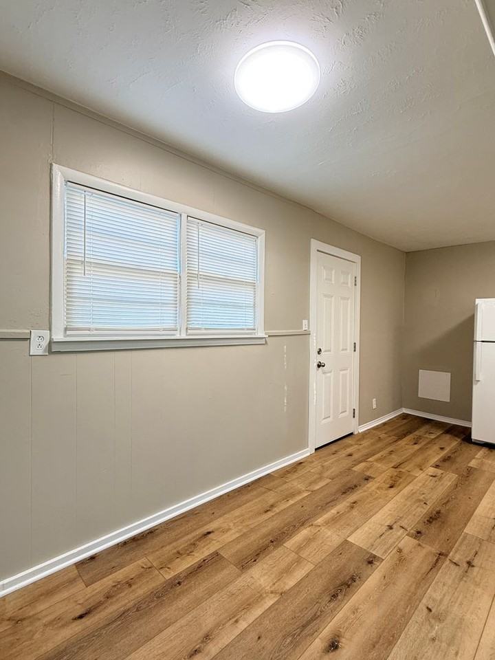 3200 Avenue R - Photo 4 of 14