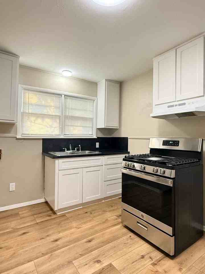 3200 Avenue R - Photo 6 of 14