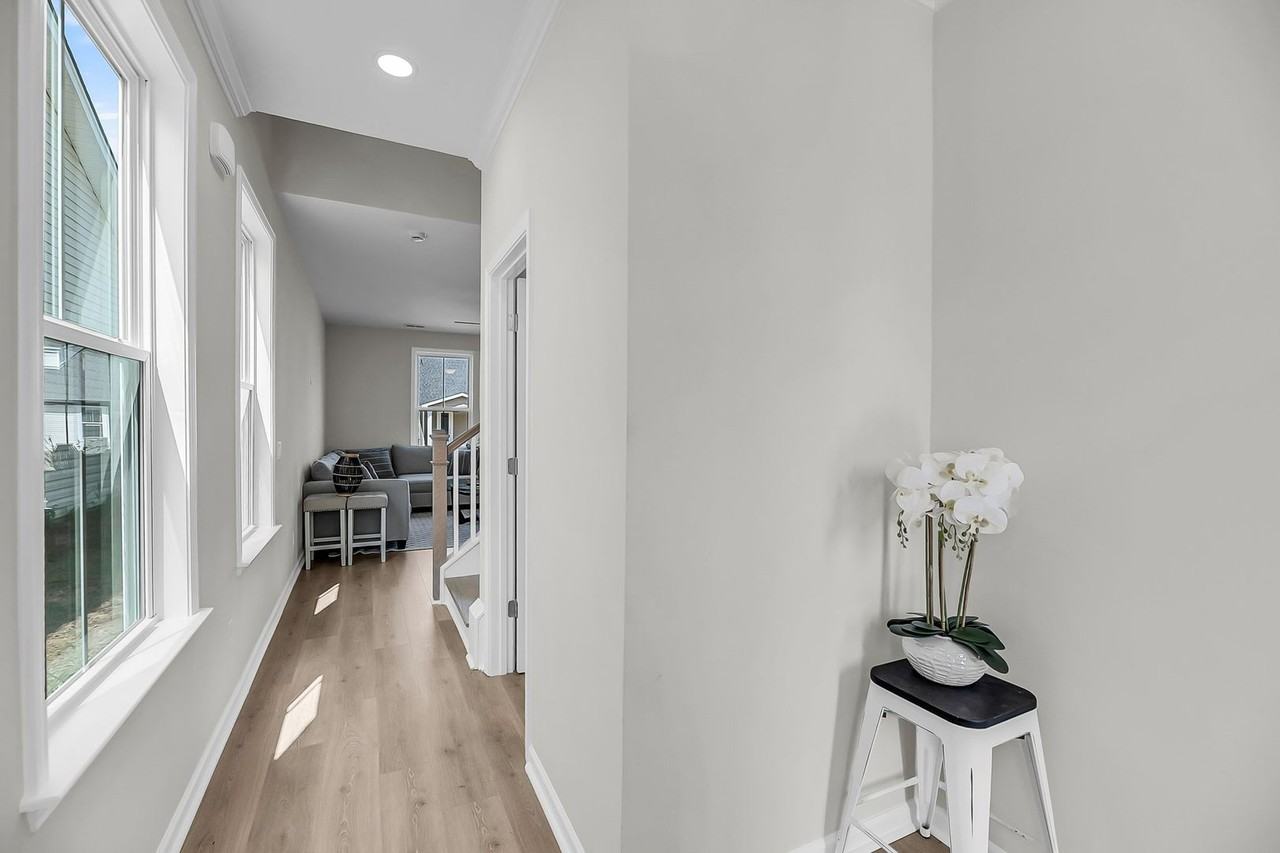 8713 Revival Rd - Photo 4 of 32