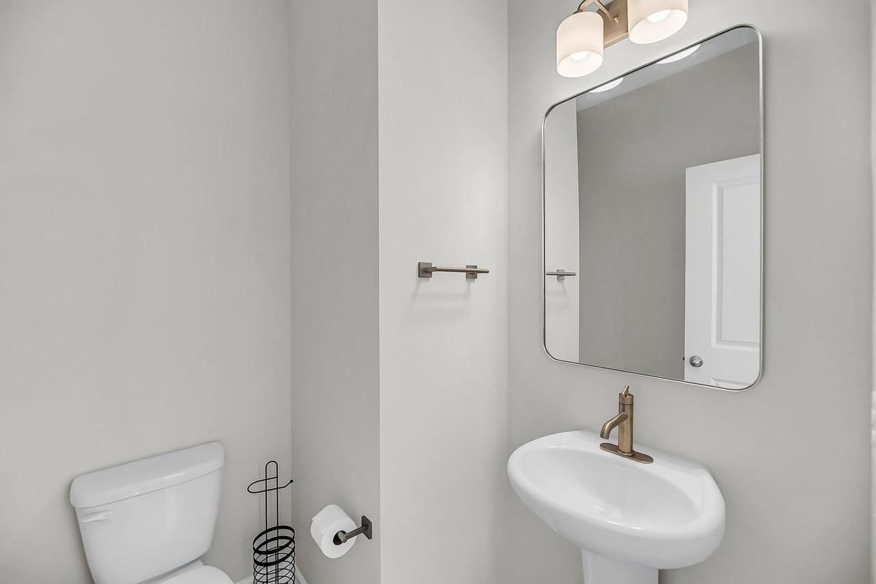 8713 Revival Rd - Photo 5 of 32