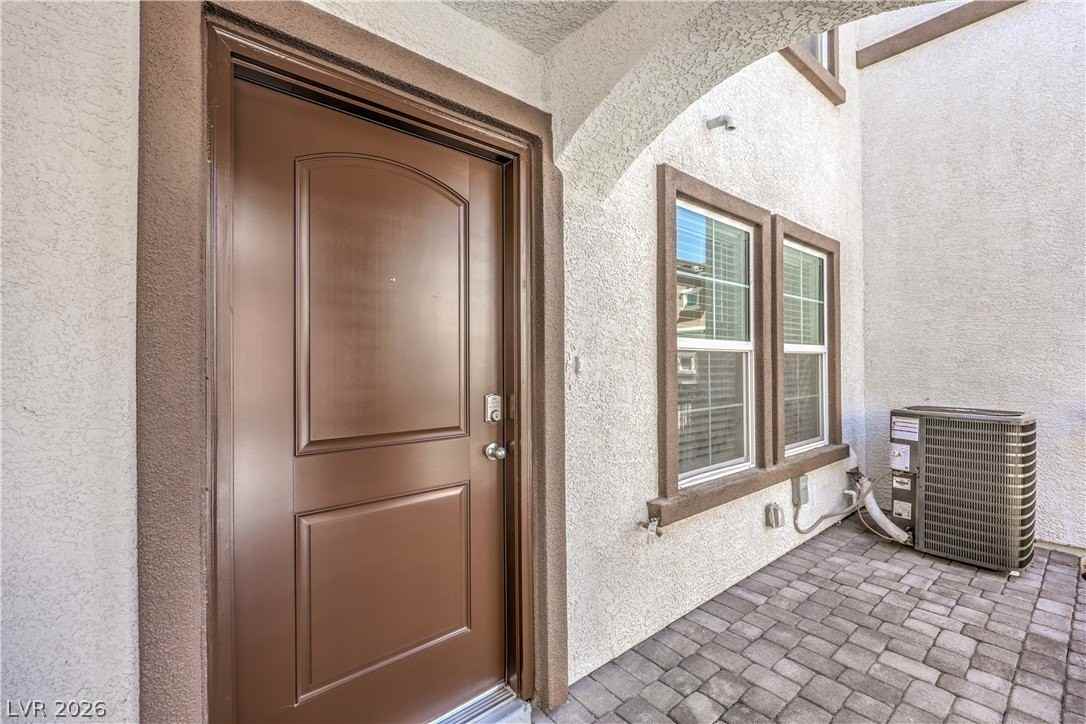 920 Rosy Starling St - Photo 4 of 23