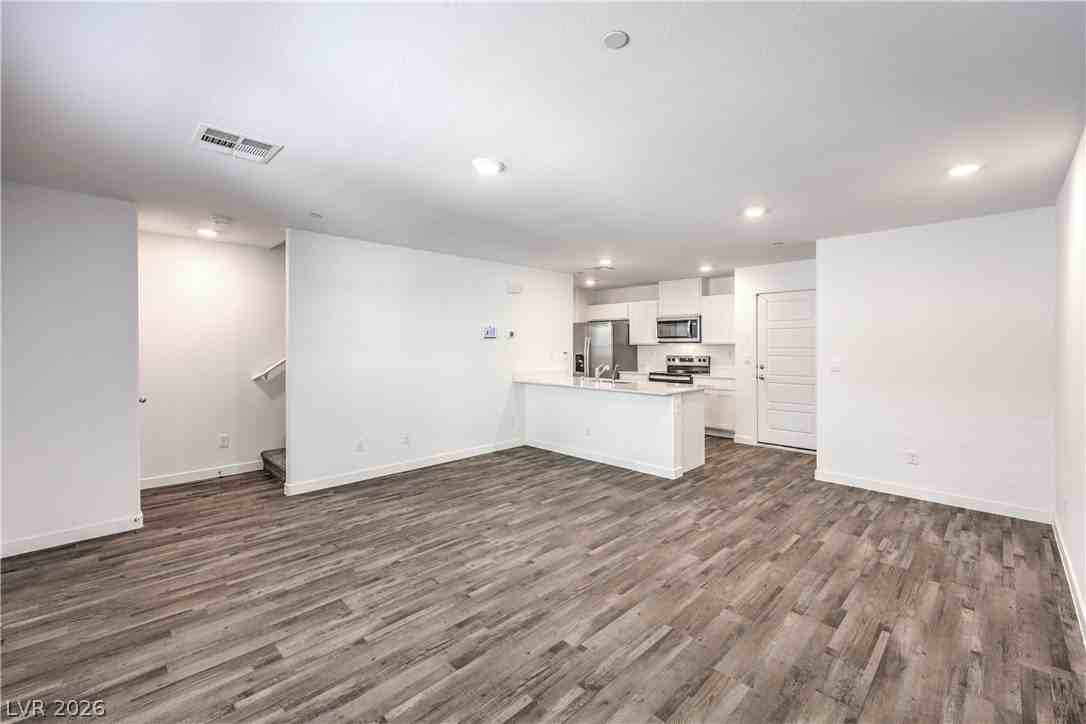 920 Rosy Starling St - Photo 6 of 23
