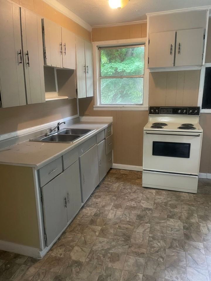 251 S Dillard Ave - Photo 3 of 6