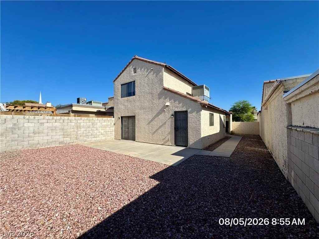 7749 Success Ct - Photo 4 of 41
