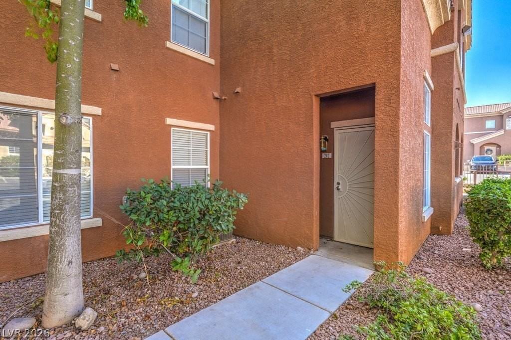 3920 Legend Hills St #202 - Photo 4 of 41