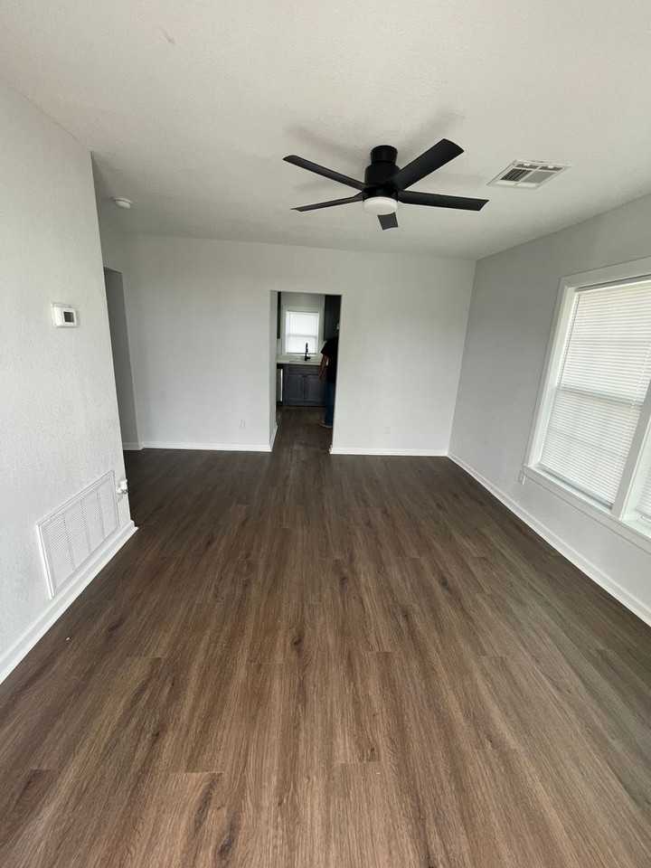 315 2nd Ave Se - Photo 2 of 6