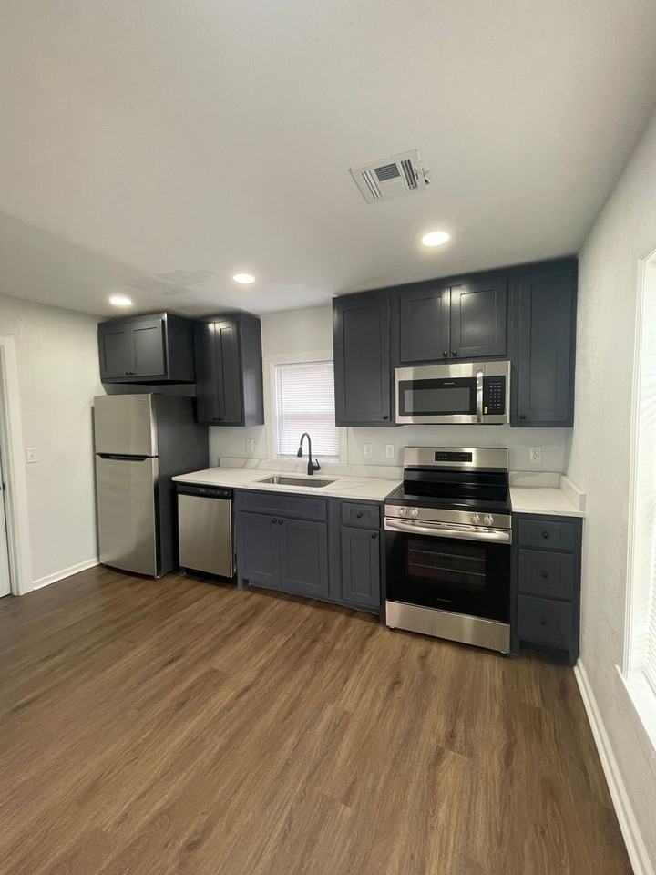 315 2nd Ave Se - Photo 3 of 6
