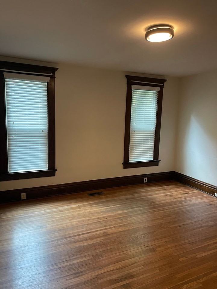436 E Redbud Aly - Photo 2 of 14