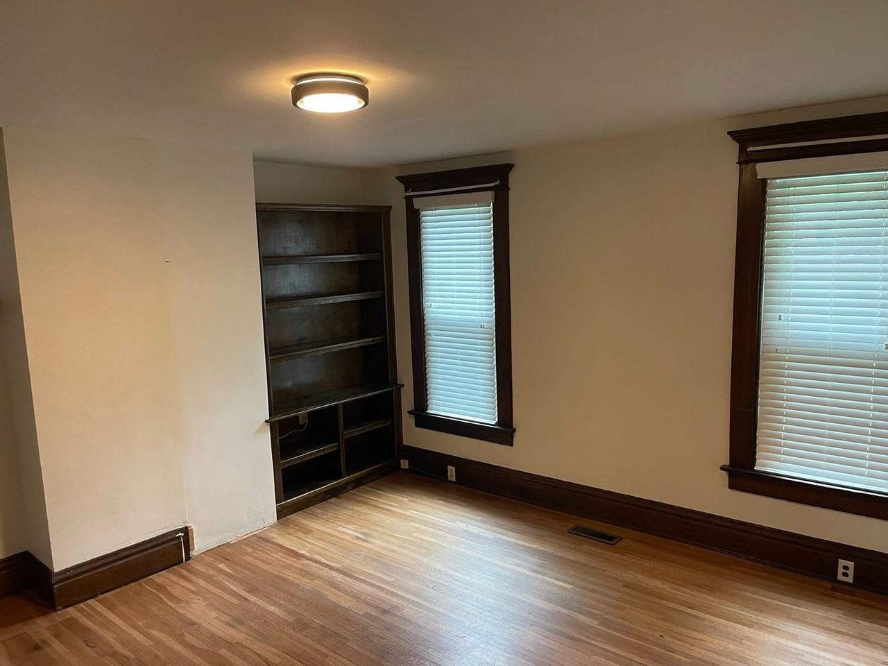 436 E Redbud Aly - Photo 3 of 14