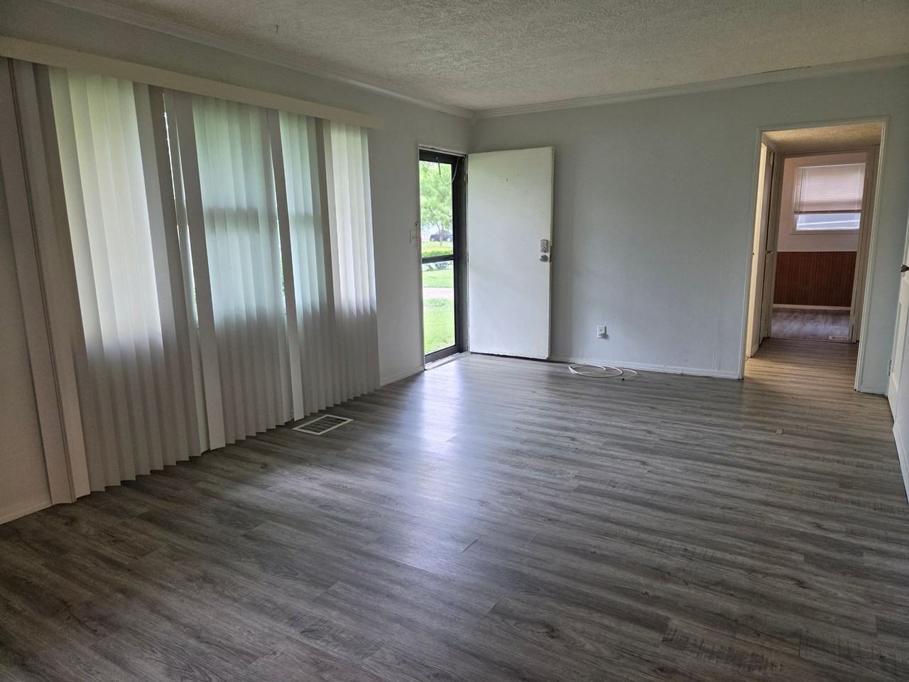 946 S Hampton Rd - Photo 2 of 11