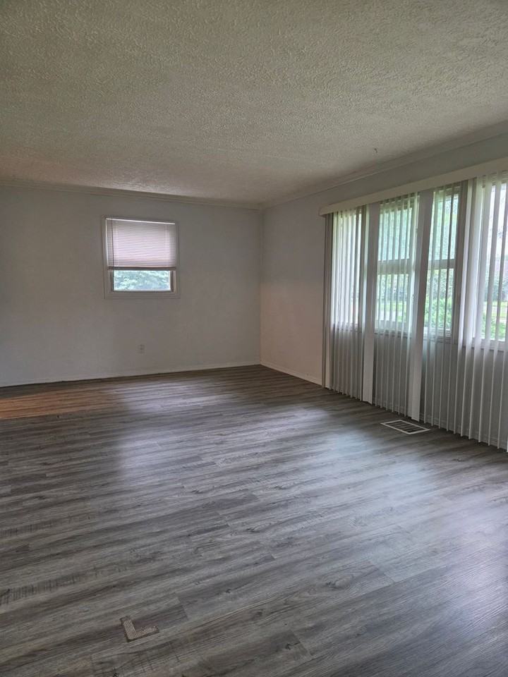 946 S Hampton Rd - Photo 3 of 11