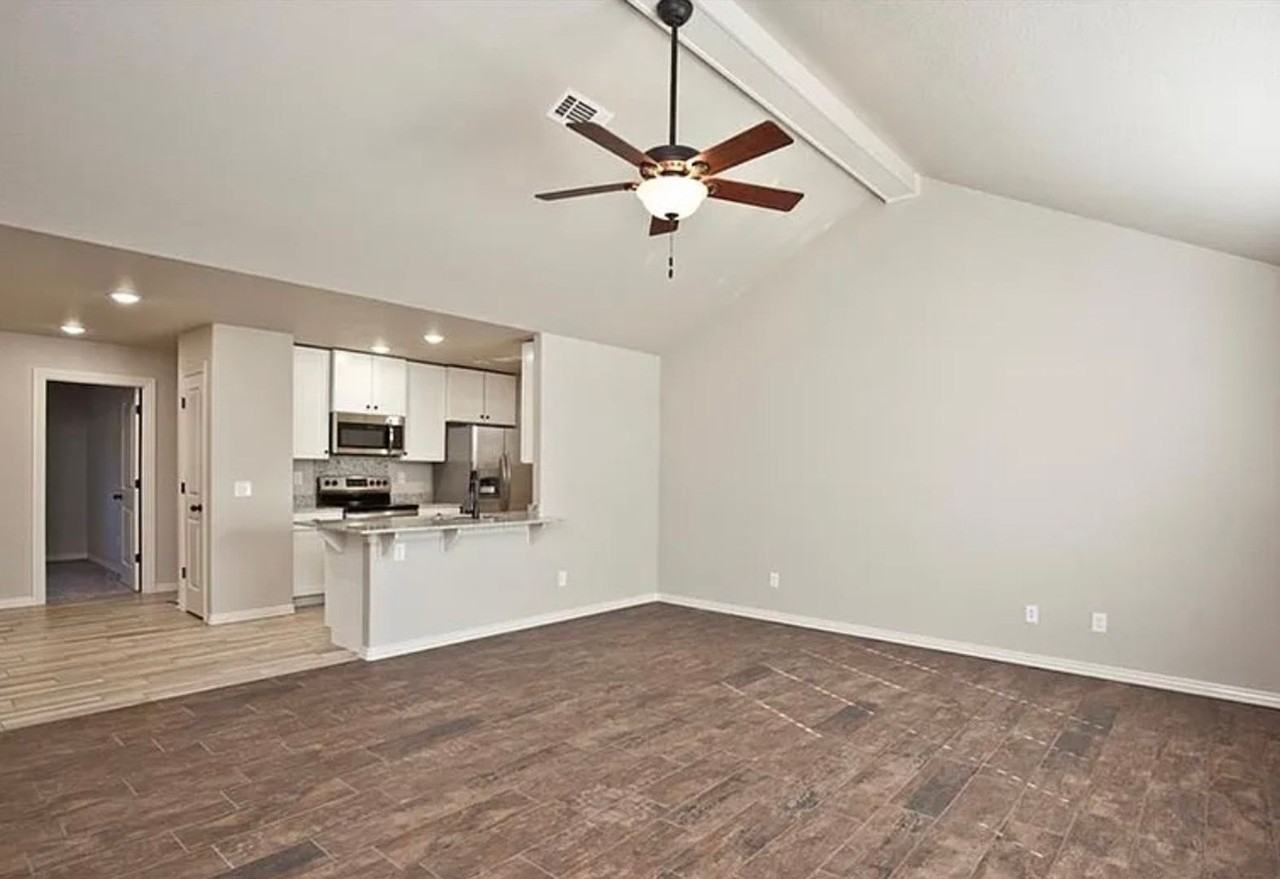 320 Commercial St #B - Photo 2 of 7