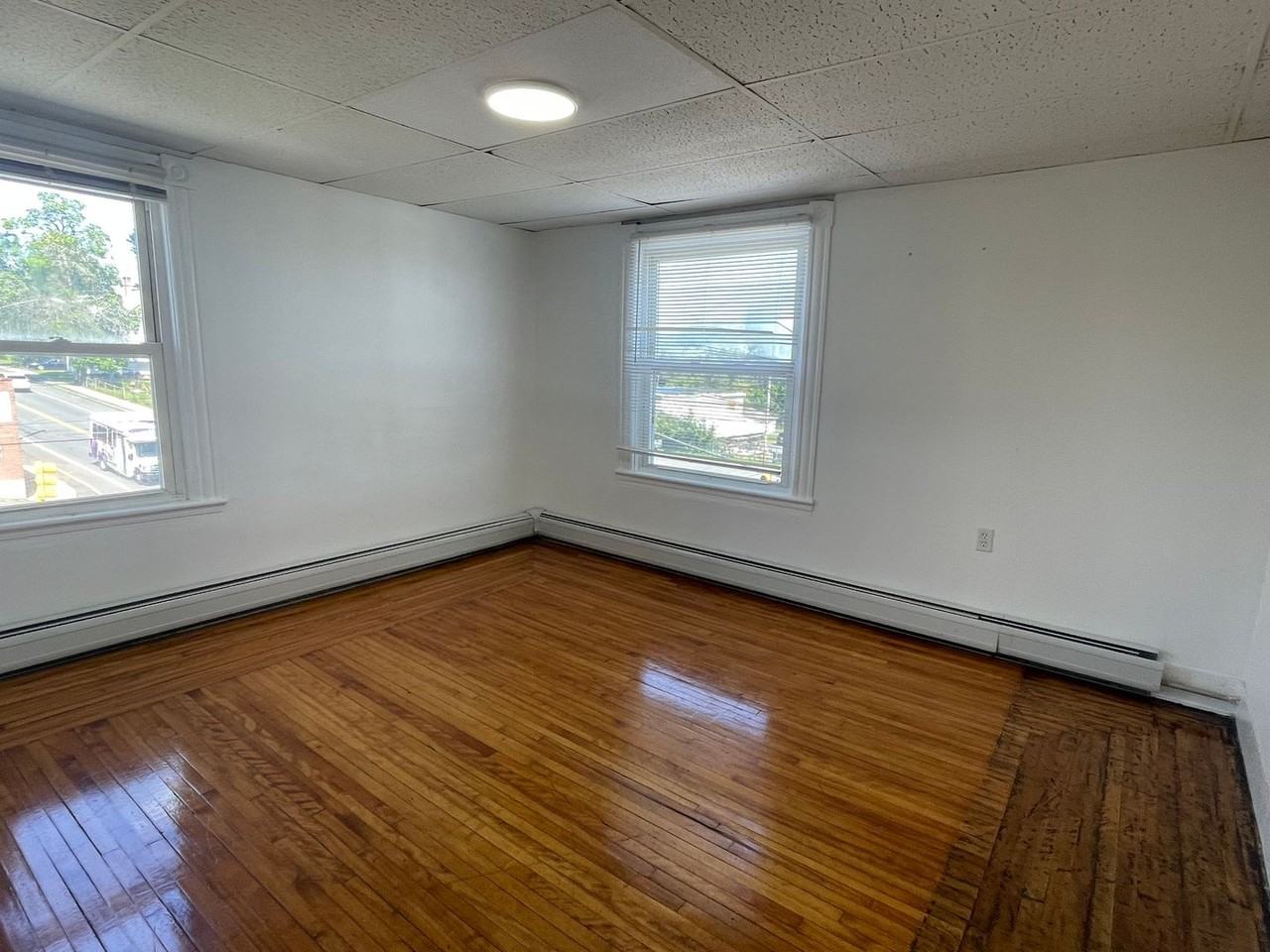 456 Fenn St 3rd Fl - Photo 4 of 12