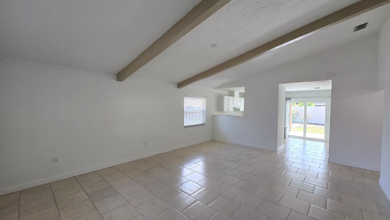 4705 Violet Ave - Photo 3 of 21