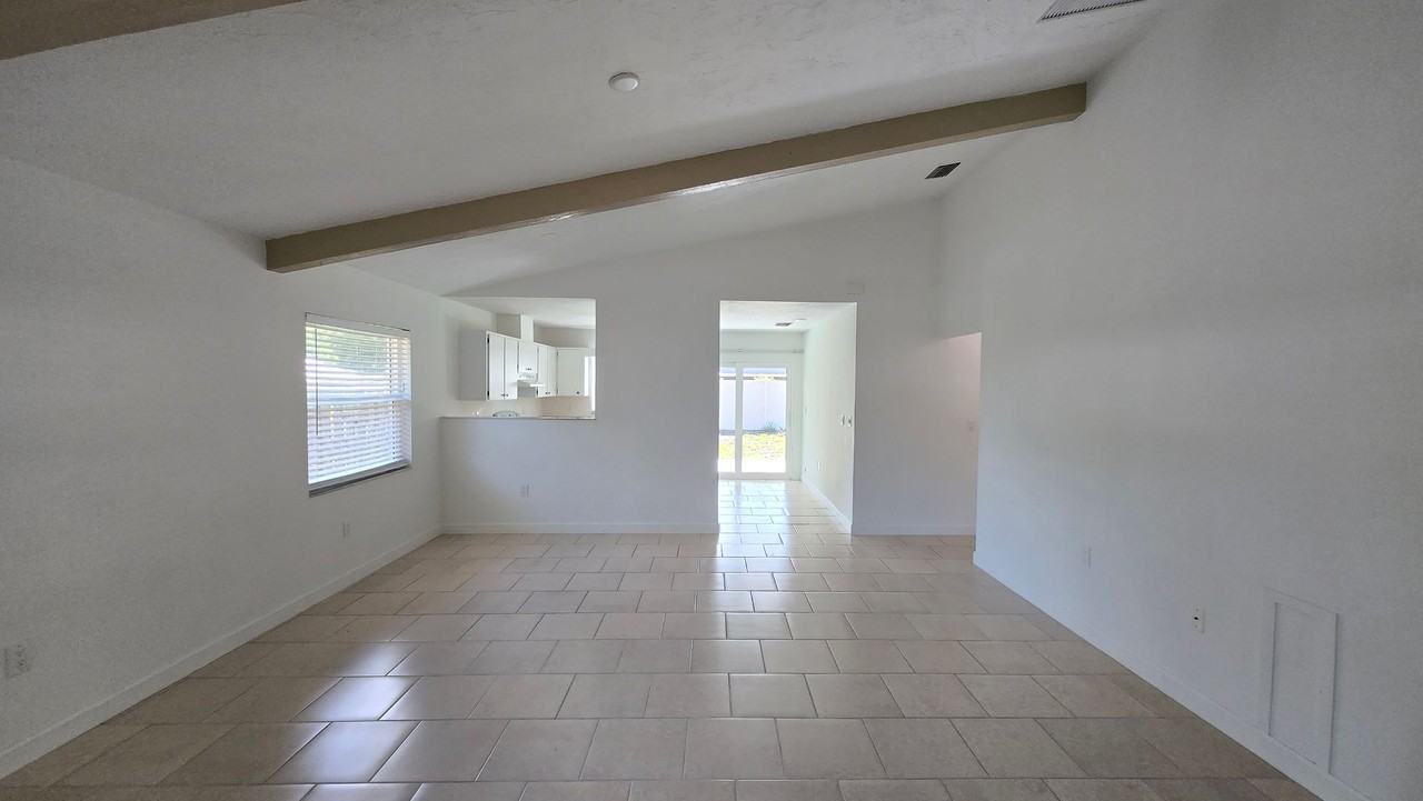 4705 Violet Ave - Photo 4 of 21