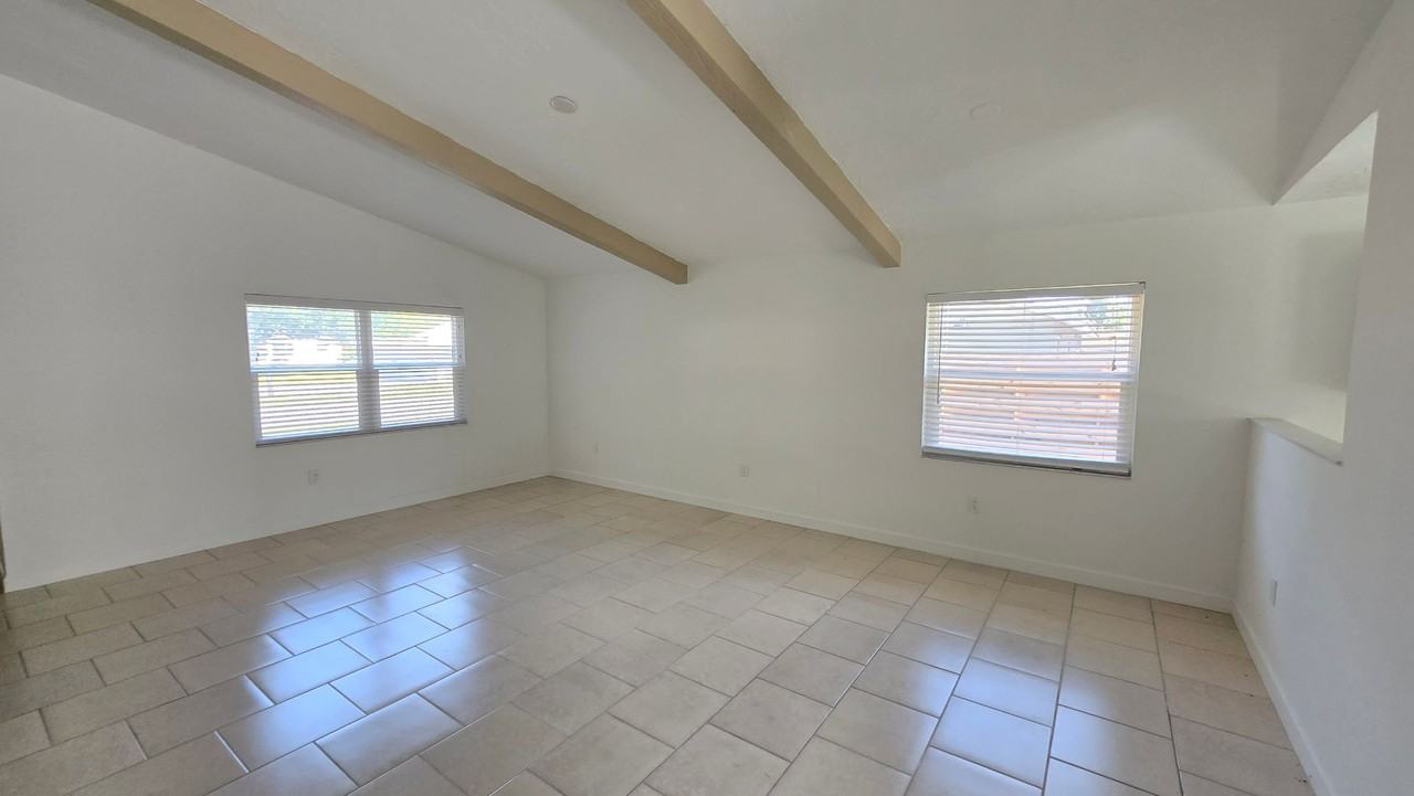 4705 Violet Ave - Photo 5 of 21