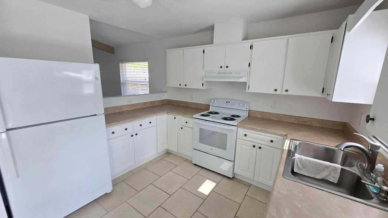 4705 Violet Ave - Photo 6 of 21