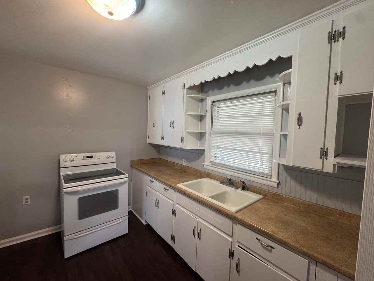 963 Green Ridge Rd - Photo 4 of 17