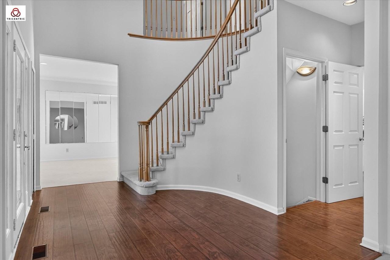1431 Provincial Dr - Photo 6 of 39