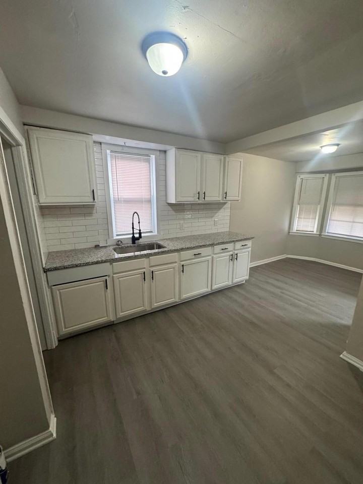 14854 Ohio St - Photo 3 of 9