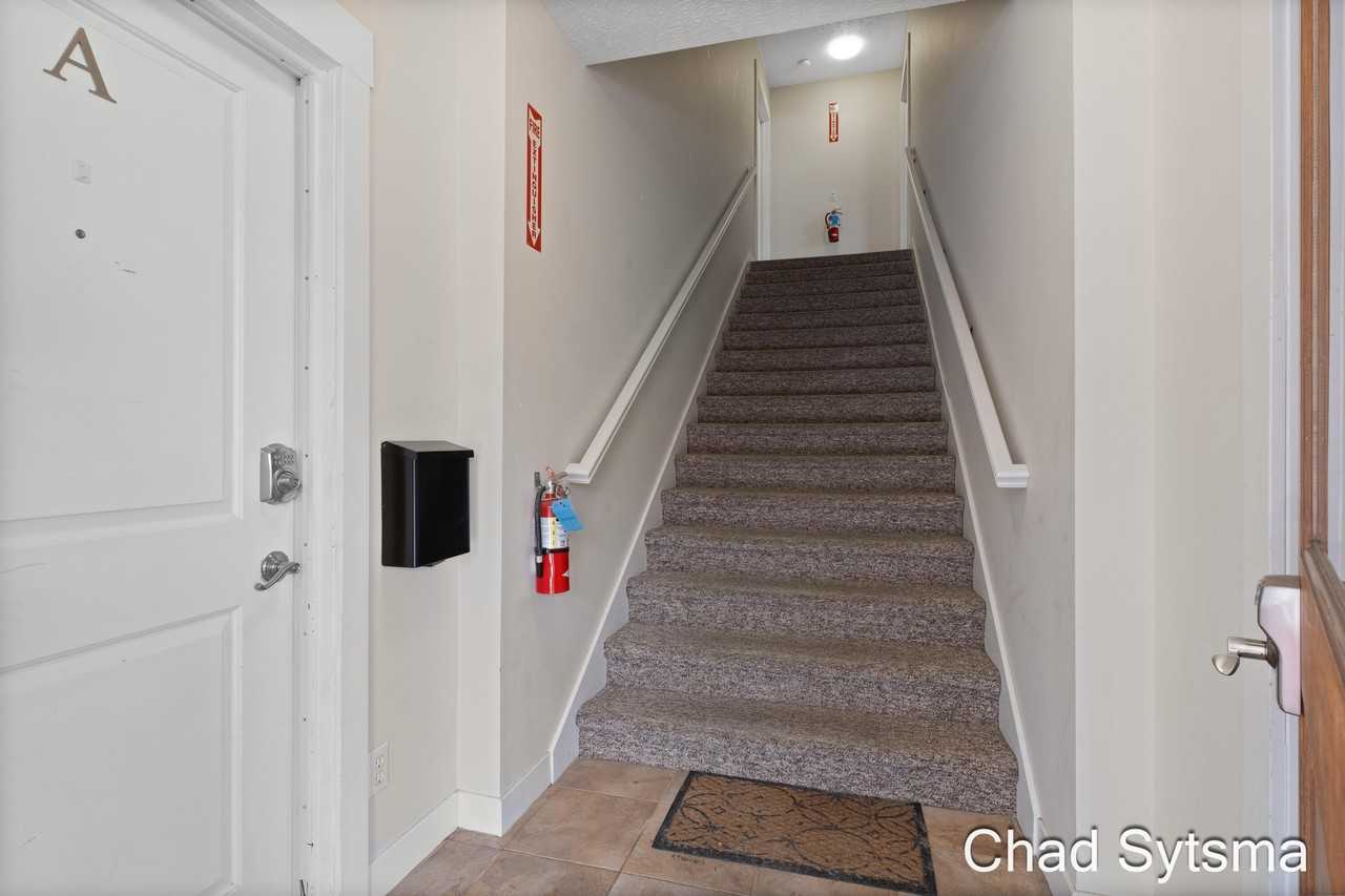 930 Wealthy St Se #A - Photo 2 of 19