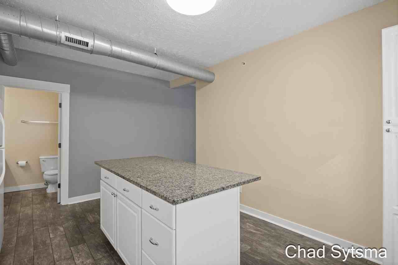 930 Wealthy St Se #A - Photo 7 of 19