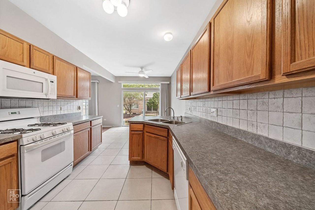 1738 Windward Ave - Photo 2 of 13