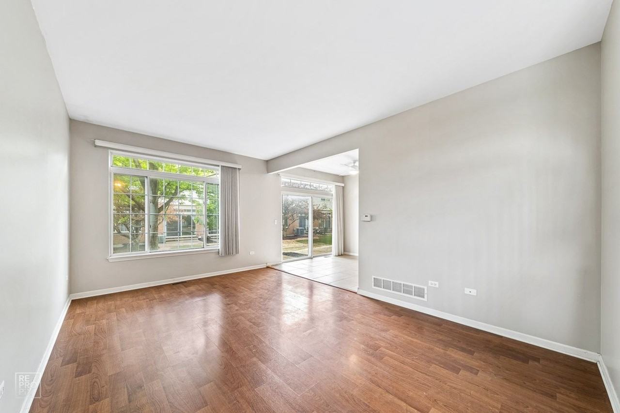 1738 Windward Ave - Photo 4 of 13