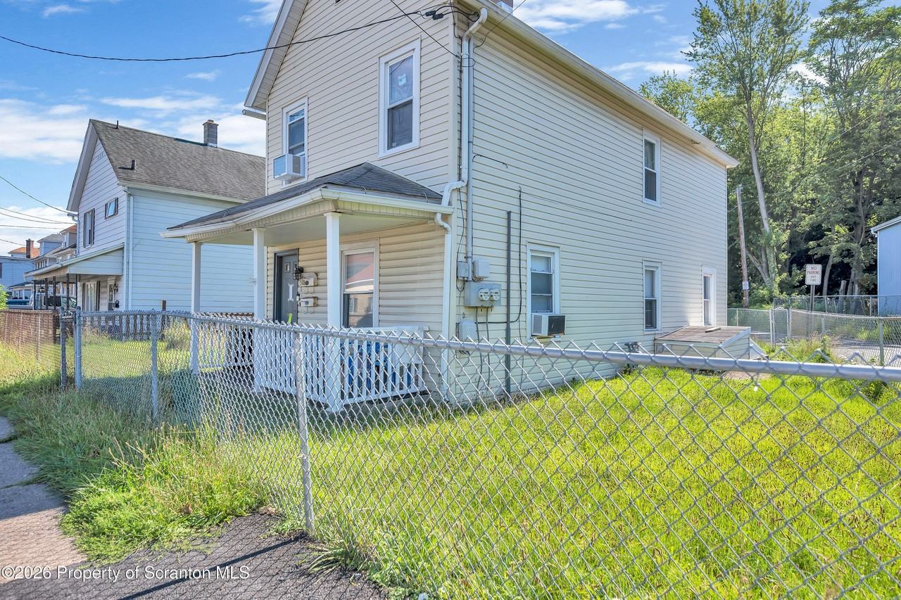 987 Providence Rd - Photo 3 of 14