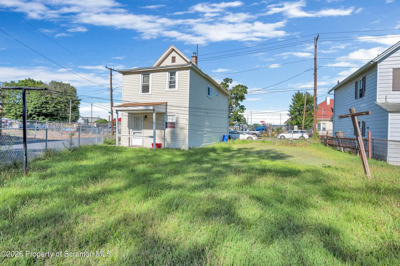 987 Providence Rd - Photo 4 of 14