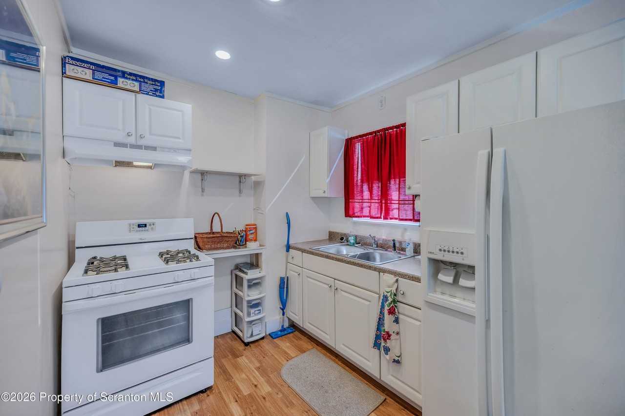 987 Providence Rd - Photo 5 of 14