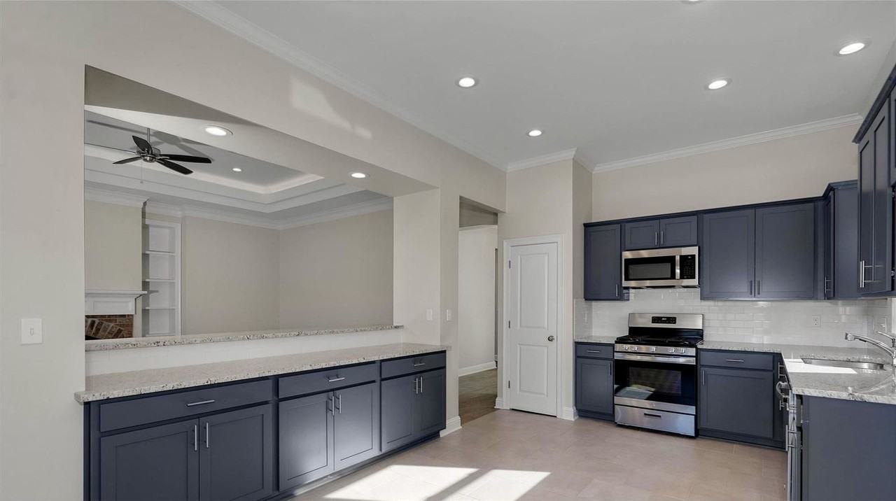 555 Brunswick Gdns - Photo 2 of 6