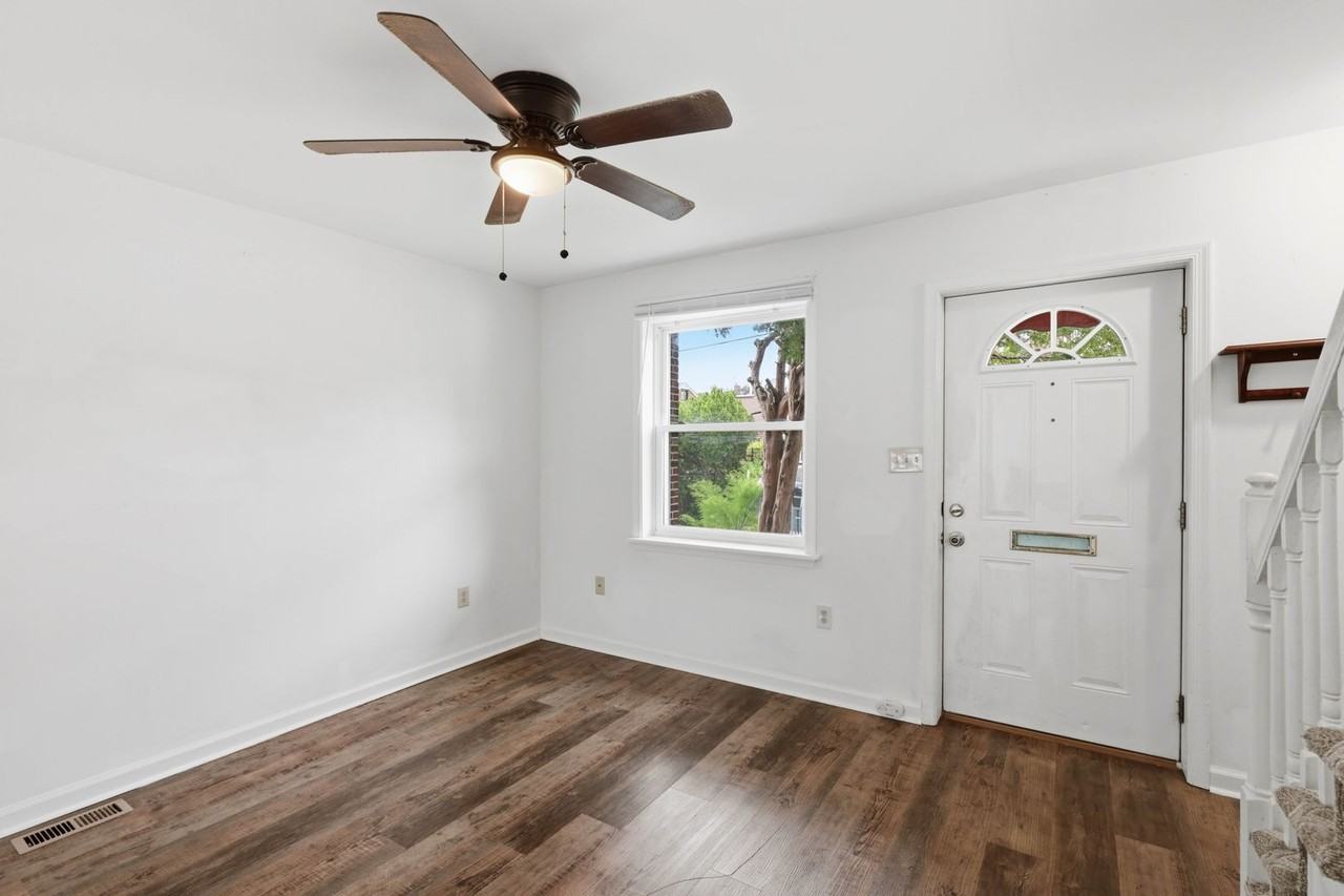 554 Hand Ave - Photo 2 of 39