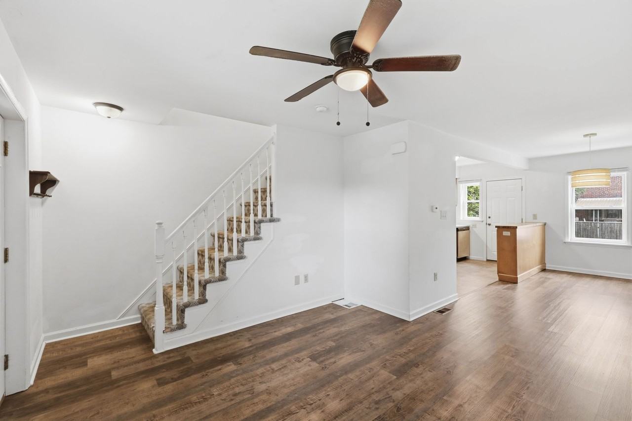 554 Hand Ave - Photo 3 of 39