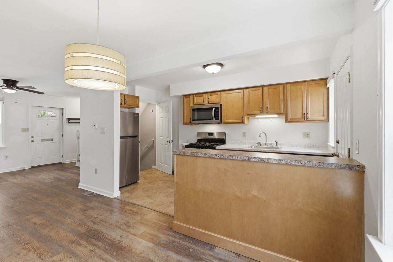 554 Hand Ave - Photo 5 of 39