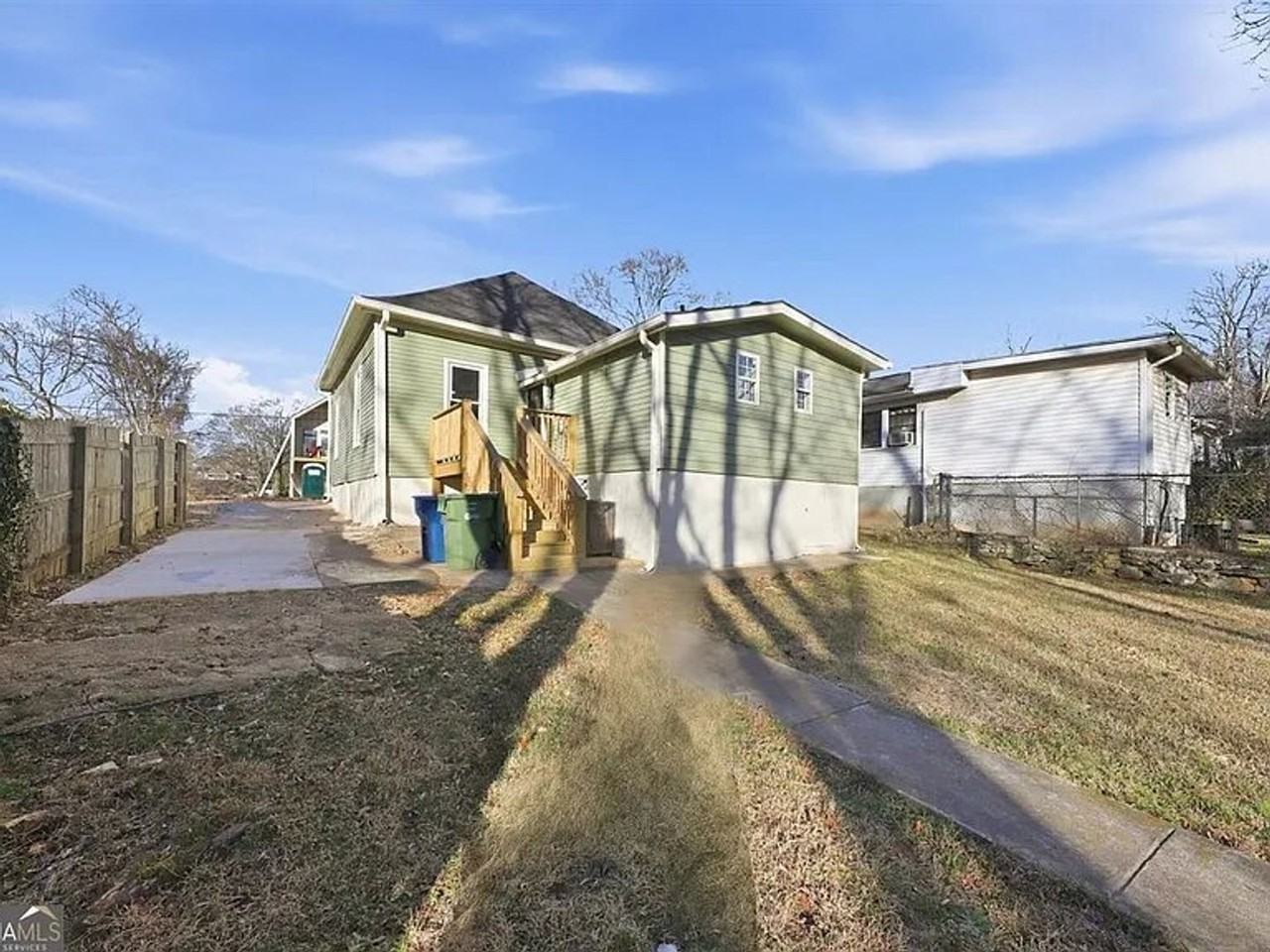976 Liman Ave Se - Photo 3 of 19