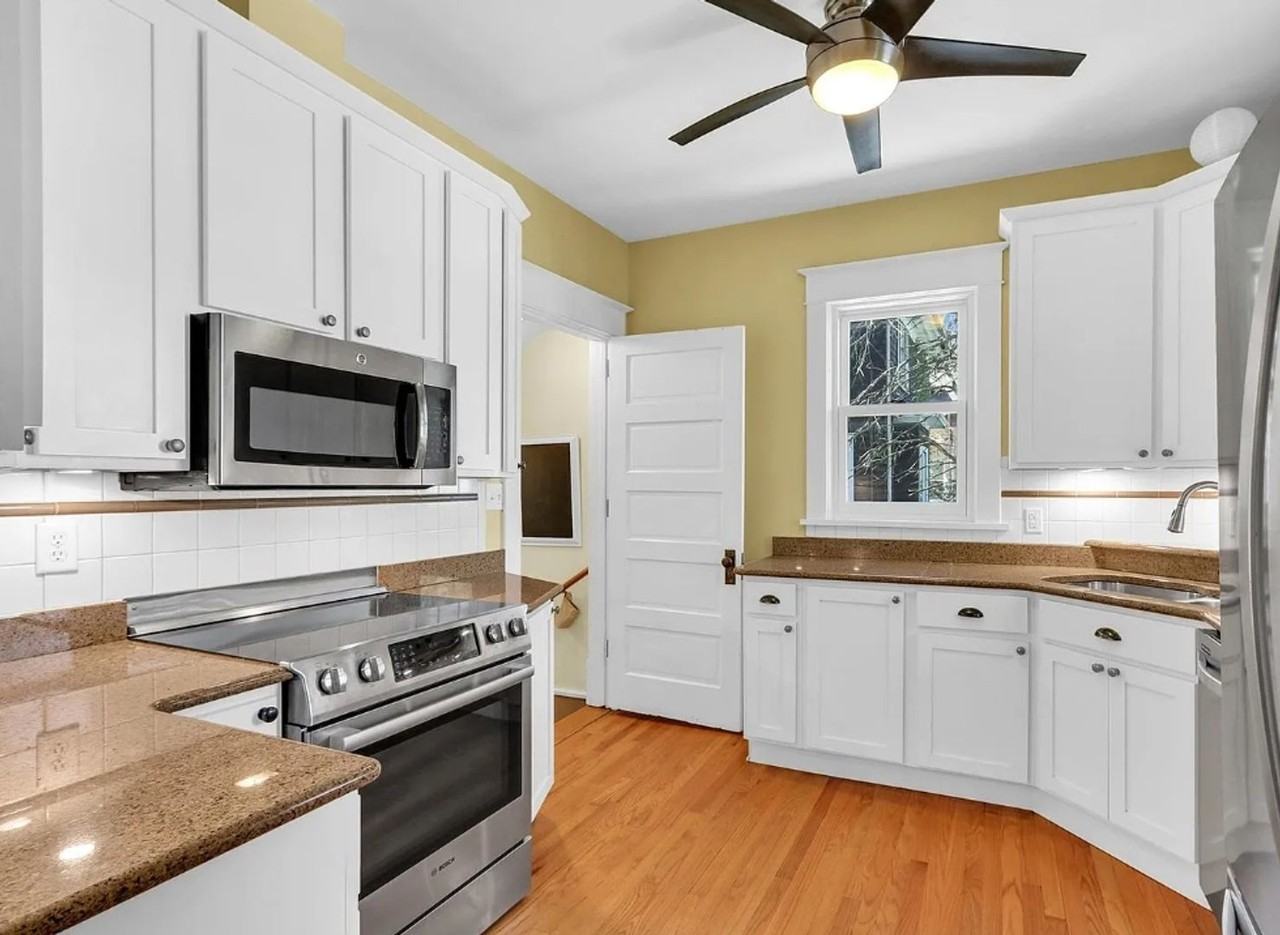 702 W Indiana Ave - Photo 2 of 39