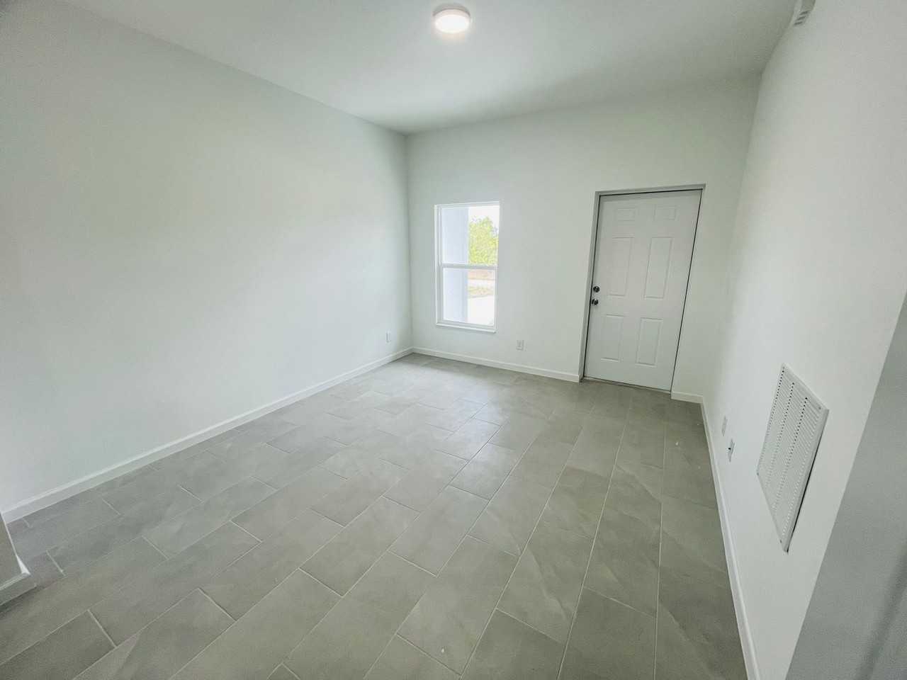 4210 E 30th St - Photo 3 of 10