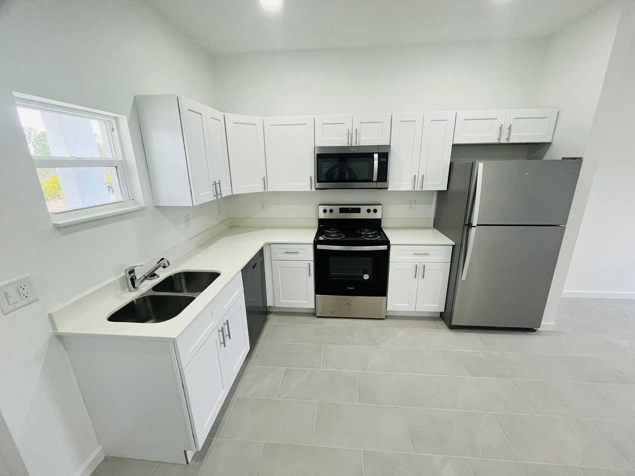 4210 E 30th St - Photo 5 of 10