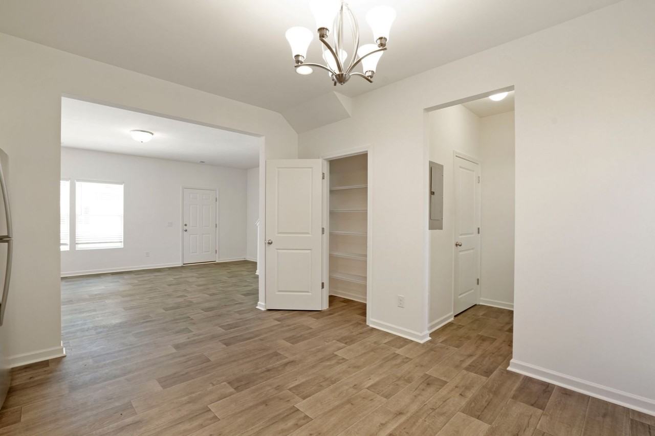 209 Banbury Ln - Photo 4 of 10
