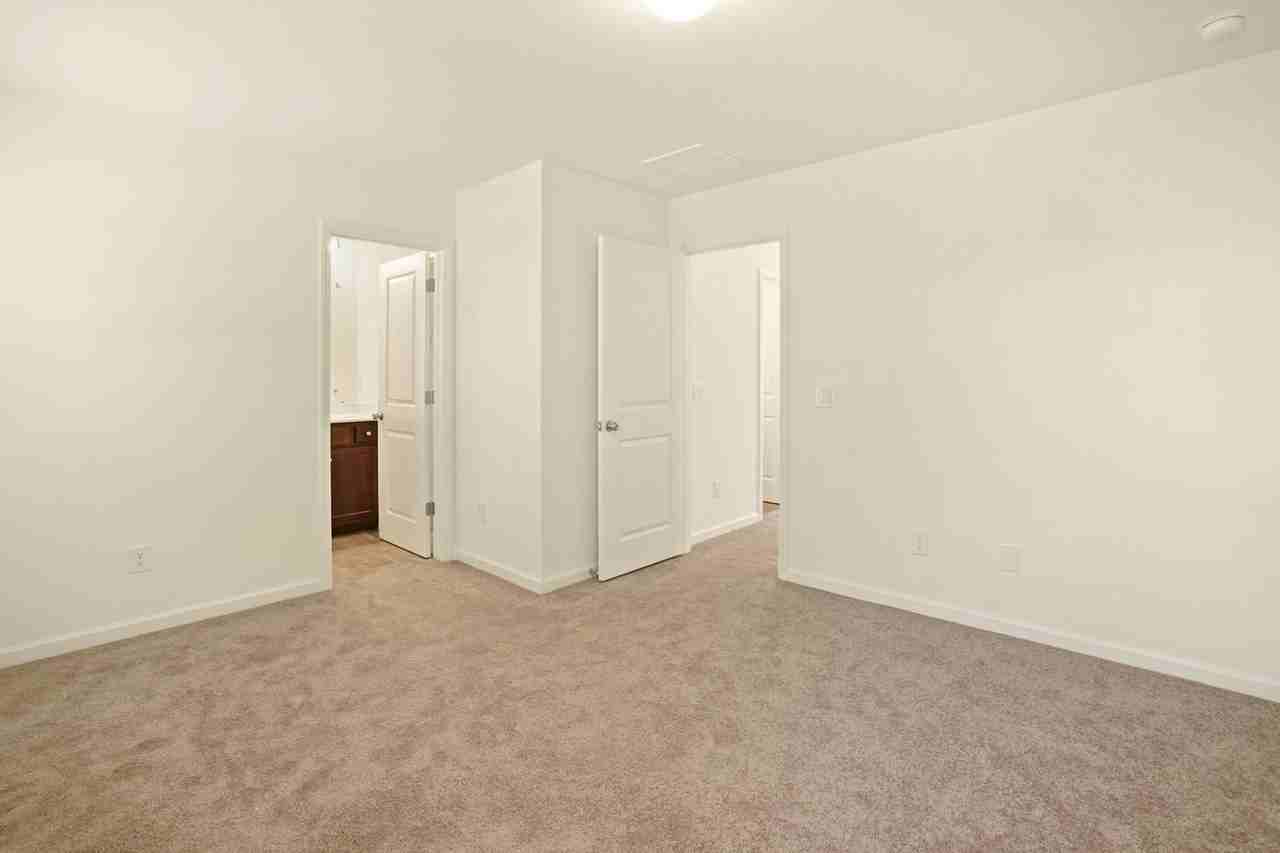 209 Banbury Ln - Photo 6 of 10