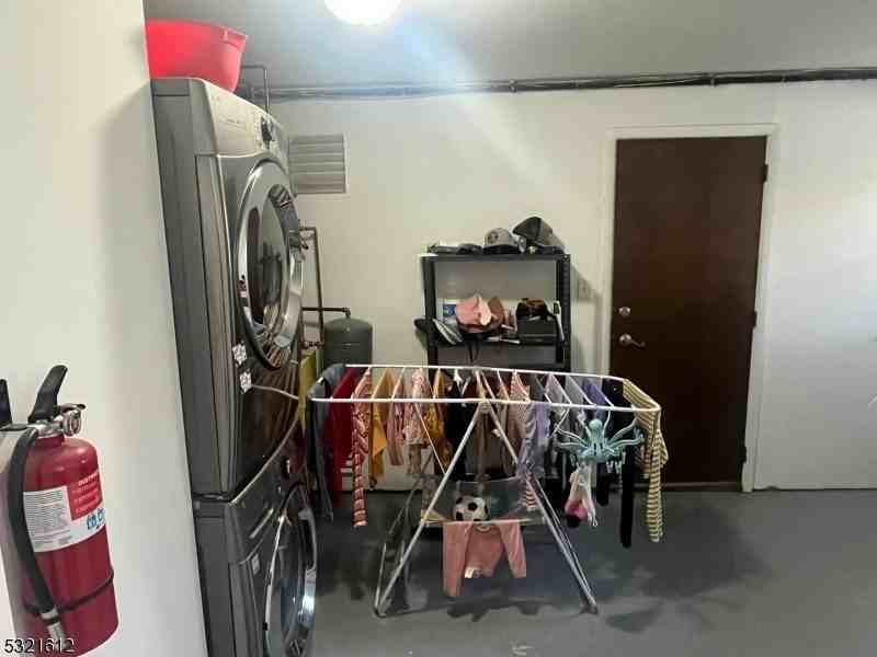 65 Wetmore Ave - Photo 4 of 22