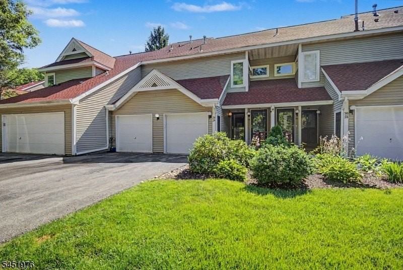 24 Pine Hollow Ct - Photo 2 of 35