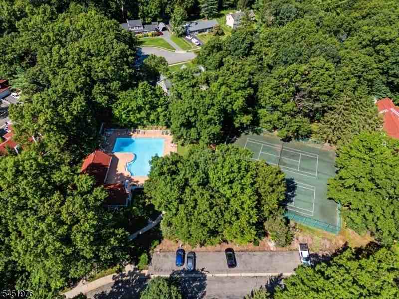 24 Pine Hollow Ct - Photo 3 of 35