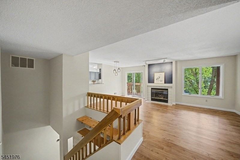 24 Pine Hollow Ct - Photo 4 of 35